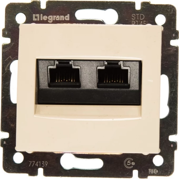 Розетка двойная компьютерная LEGRAND Valena RJ45 UTP кат.5e на винтах, слоновая кость 774139 Розетка двойная компьютерная LEGRAND Valena RJ45 UTP кат.5e на винтах, слоновая кость 774139
